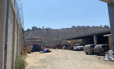 Bodega con amplio Terreno