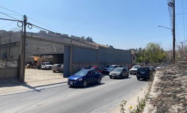 Bodega con amplio Terreno