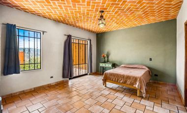 Casa en Venta en San Miguel – Rooftop, Garaje y a 15 Minutos del Centro