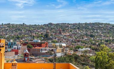 Casa en Venta en San Miguel – Rooftop, Garaje y a 15 Minutos del Centro