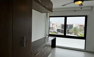 CASA CON ALBERCA Y PANELES VENTA/RENTA EN LOMAS DEL SOL