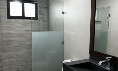 CASA CON ALBERCA Y PANELES VENTA/RENTA EN LOMAS DEL SOL