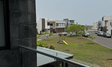 CASA CON ALBERCA Y PANELES VENTA/RENTA EN LOMAS DEL SOL