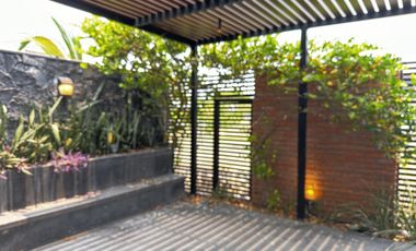 CASA CON ALBERCA Y PANELES VENTA/RENTA EN LOMAS DEL SOL