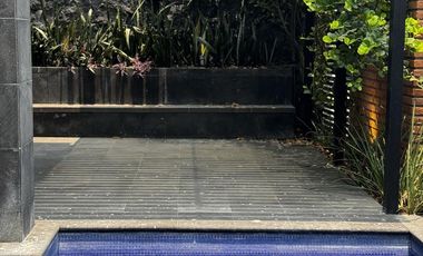 CASA CON ALBERCA Y PANELES VENTA/RENTA EN LOMAS DEL SOL