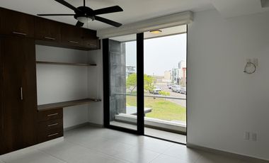 CASA CON ALBERCA Y PANELES VENTA/RENTA EN LOMAS DEL SOL