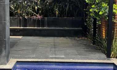 CASA CON ALBERCA Y PANELES VENTA/RENTA EN LOMAS DEL SOL
