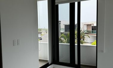 CASA CON ALBERCA Y PANELES VENTA/RENTA EN LOMAS DEL SOL