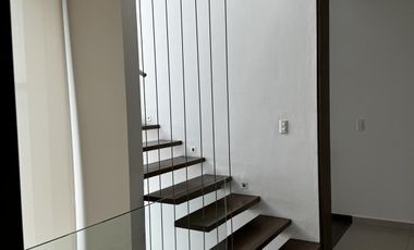 CASA CON ALBERCA Y PANELES VENTA/RENTA EN LOMAS DEL SOL