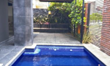 CASA CON ALBERCA Y PANELES VENTA/RENTA EN LOMAS DEL SOL