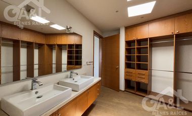Residencia en Fraccionamiento Bosques de Niebla