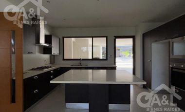 Residencia en Fraccionamiento Bosques de Niebla