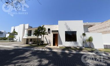 Residencia en Fraccionamiento Bosques de Niebla
