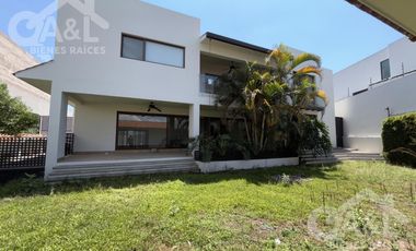Residencia en Fraccionamiento Bosques de Niebla