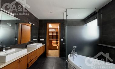 Residencia en Fraccionamiento Bosques de Niebla
