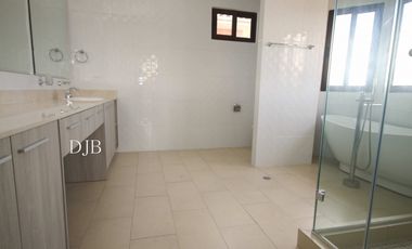 VENTA DE CASA DE ESQUINA NUEVA EN COSTA SUR