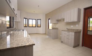 VENTA DE CASA DE ESQUINA NUEVA EN COSTA SUR