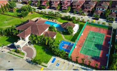 VENTA DE CASA DE ESQUINA NUEVA EN COSTA SUR