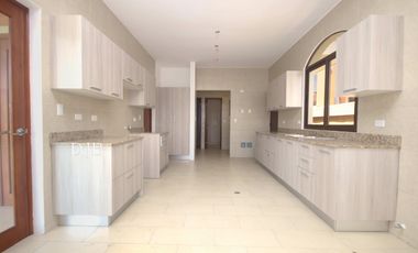 VENTA DE CASA DE ESQUINA NUEVA EN COSTA SUR