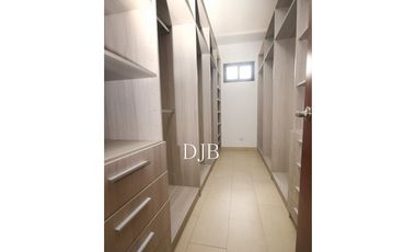 VENTA DE CASA DE ESQUINA NUEVA EN COSTA SUR