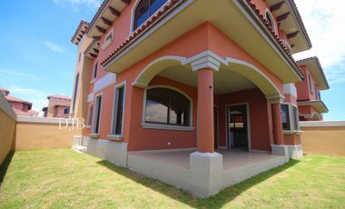 VENTA DE CASA DE ESQUINA NUEVA EN COSTA SUR