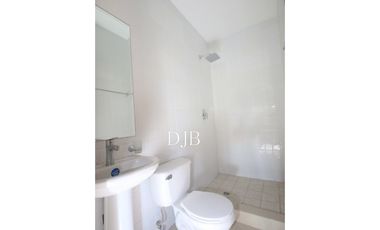 VENTA DE CASA DE ESQUINA NUEVA EN COSTA SUR