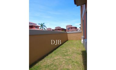 VENTA DE CASA DE ESQUINA NUEVA EN COSTA SUR