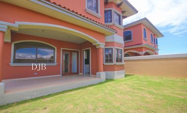 VENTA DE CASA DE ESQUINA NUEVA EN COSTA SUR