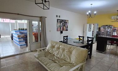 Casa con pileta. Amplios espacios verdes. Pocito
