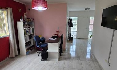Casa con pileta. Amplios espacios verdes. Pocito