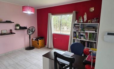 Casa con pileta. Amplios espacios verdes. Pocito