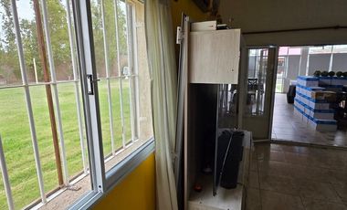 Casa con pileta. Amplios espacios verdes. Pocito