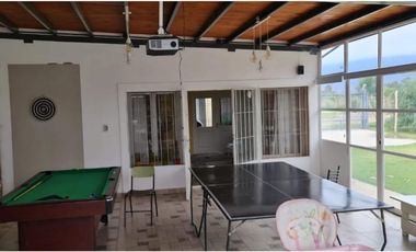 Casa con pileta. Amplios espacios verdes. Pocito