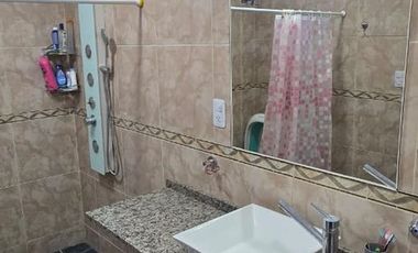 Casa con pileta. Amplios espacios verdes. Pocito