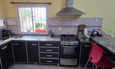 Casa con pileta. Amplios espacios verdes. Pocito