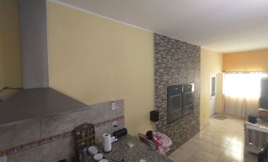 Casa con pileta. Amplios espacios verdes. Pocito