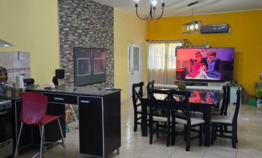 Casa con pileta. Amplios espacios verdes. Pocito