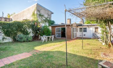 CASA EN VENTA 4 AMBIENTES CON JARDIN QUILMES OESTE