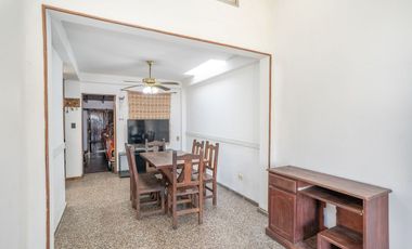 CASA EN VENTA 4 AMBIENTES CON JARDIN QUILMES OESTE