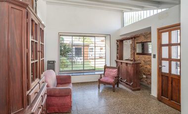 CASA EN VENTA 4 AMBIENTES CON JARDIN QUILMES OESTE