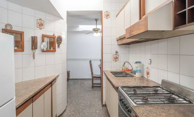 CASA EN VENTA 4 AMBIENTES CON JARDIN QUILMES OESTE