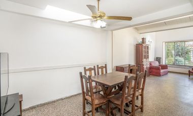 CASA EN VENTA 4 AMBIENTES CON JARDIN QUILMES OESTE
