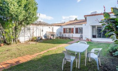 CASA EN VENTA 4 AMBIENTES CON JARDIN QUILMES OESTE