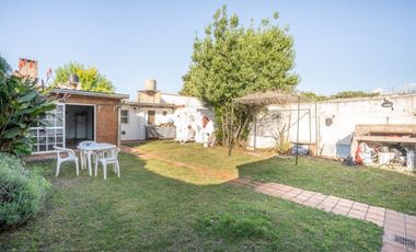 CASA EN VENTA 4 AMBIENTES CON JARDIN QUILMES OESTE