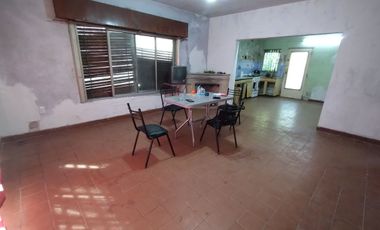 Venta casa 3 ambientes con cochera en Varela