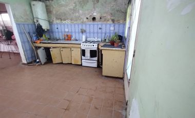 Venta casa 3 ambientes con cochera en Varela