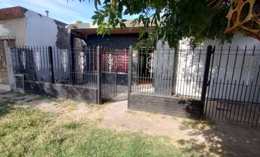 Venta casa 3 ambientes con cochera en Varela