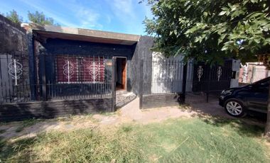 Venta casa 3 ambientes con cochera en Varela