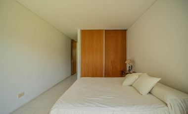 VENTA IMPONENTE CASA 7 AMB.  BARRIO SAN JOAQUIN