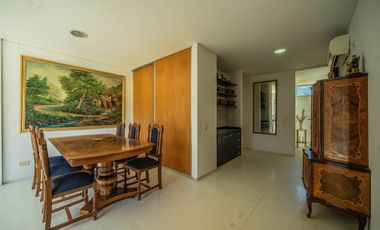 VENTA IMPONENTE CASA 7 AMB.  BARRIO SAN JOAQUIN